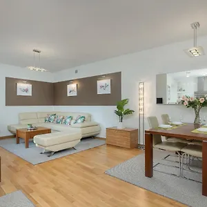 Cosy With Parking In The Centre By Renters Warszawa