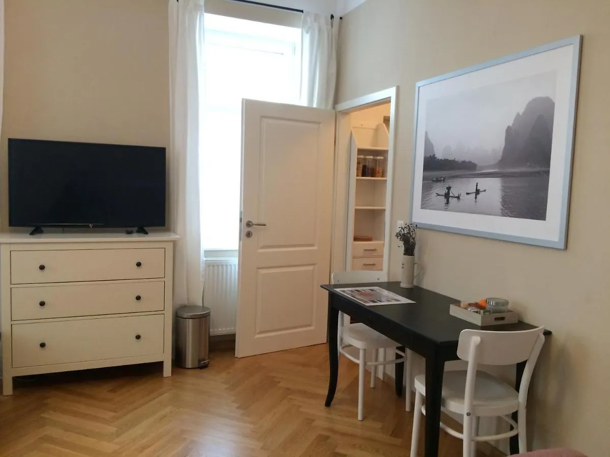 Studio U Parkplatz, Zentrale Ruhelage Neben Grunoase Apartment Vienna 0*,